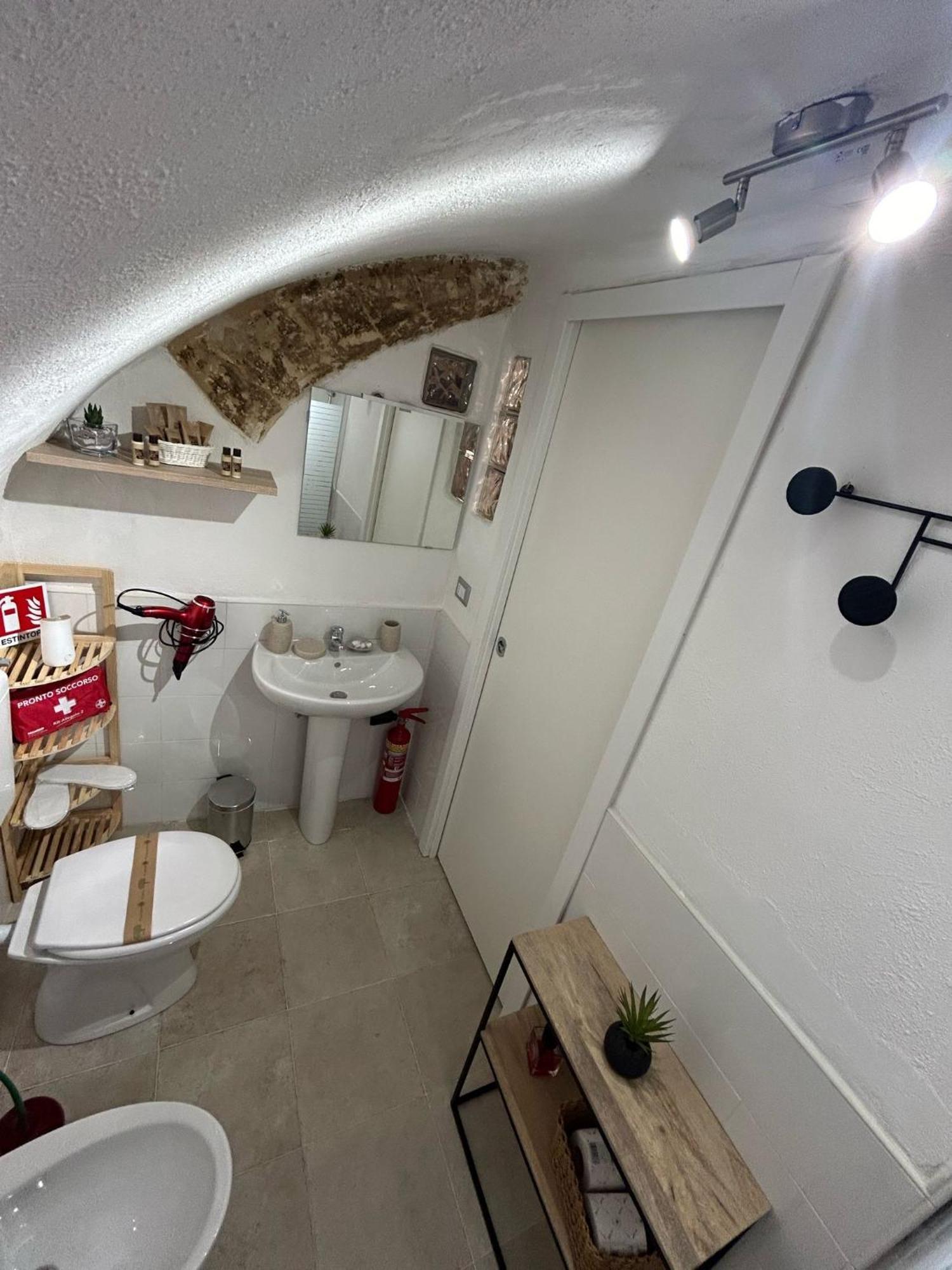 Cantovi Bari Esterno foto